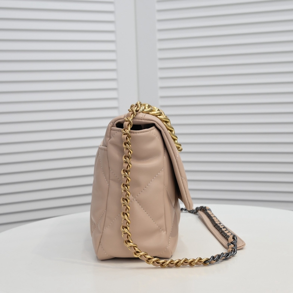 シャネルバッグ背面デザイン